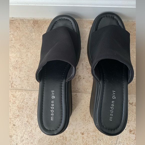 Madden Girl platform sandals - Picture 2 of 6